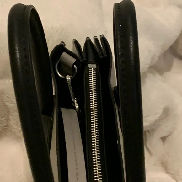 Michael Kors satchel/crossbody gray with black handles and white accordion sides - Picture 8 of 9